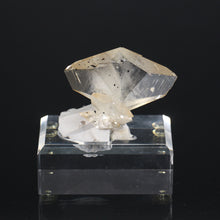 Load image into Gallery viewer, Twinned Elmwood Calcite
