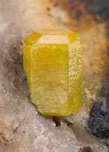 Load image into Gallery viewer, Doubly-Terminated Mimetite Crystal on Quartz, 19th c.