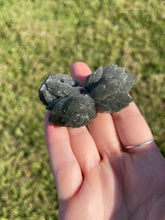 Load image into Gallery viewer, Green Quartz Bowtie
