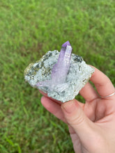 Load image into Gallery viewer, Las Vigas Amethyst with Epidote and Quartz
