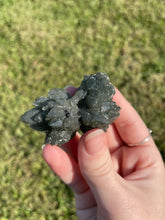 Load image into Gallery viewer, Green Quartz Bowtie
