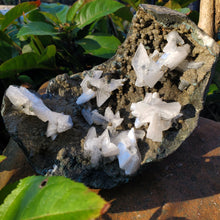 Load image into Gallery viewer, White Heulandite in Basalt Vug
