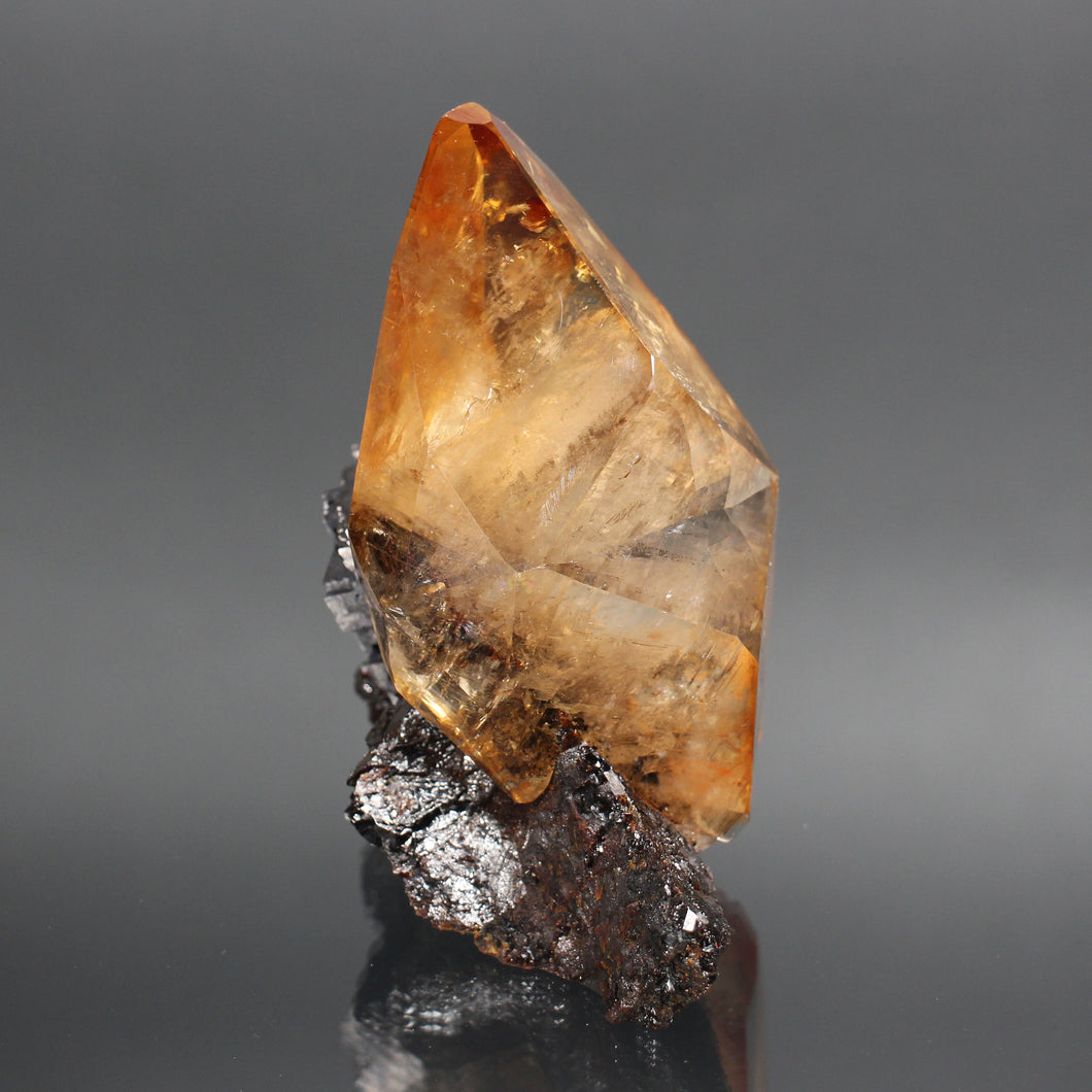 Twinned Elmwood Calcite on Sphalerite